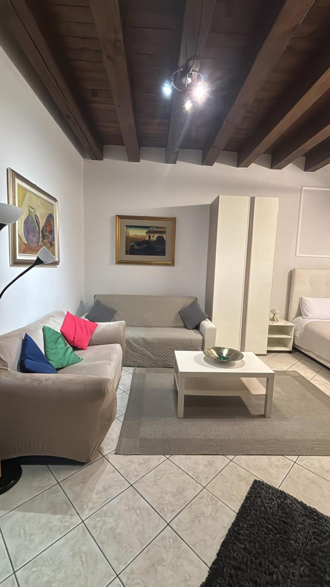 Monolocale In Piazza Isolo Διαμέρισμα Βερόνα Εξωτερικό φωτογραφία